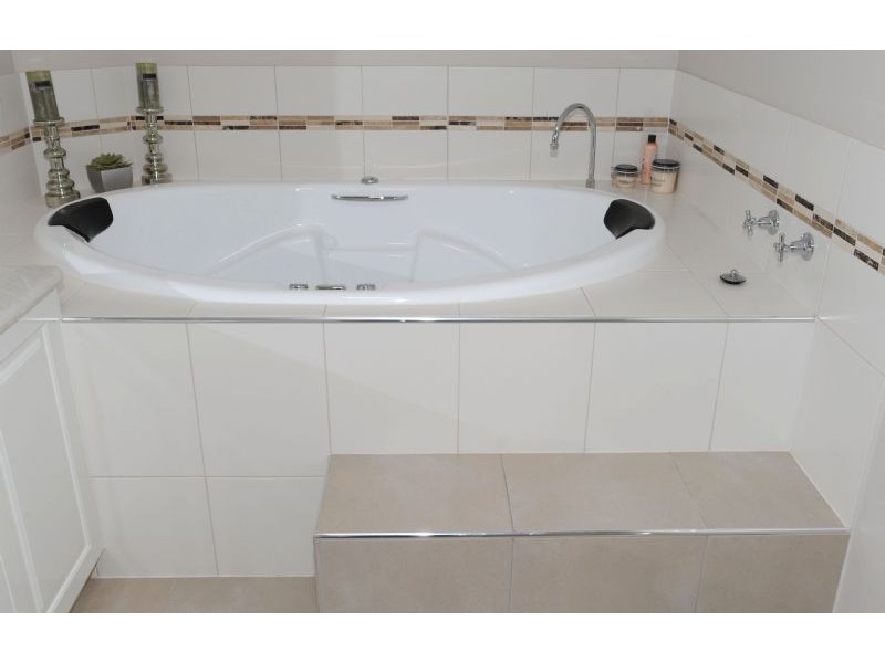 24 Kathryn Crescent, Yarrawonga VIC 3730