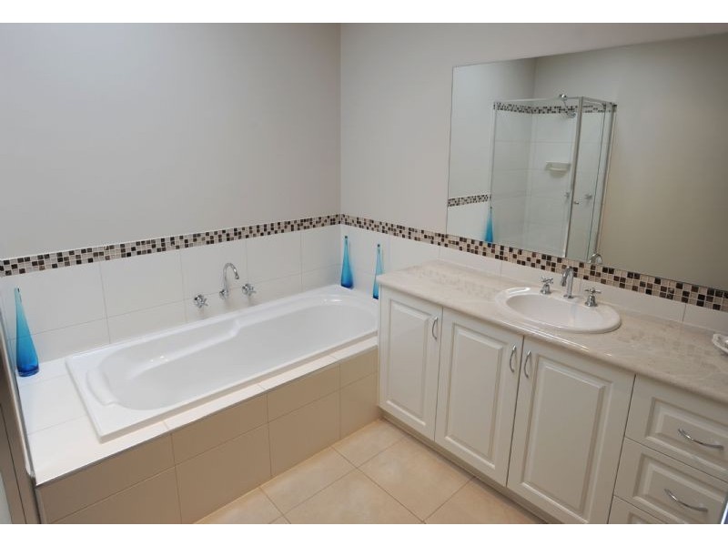 24 Kathryn Crescent, Yarrawonga VIC 3730