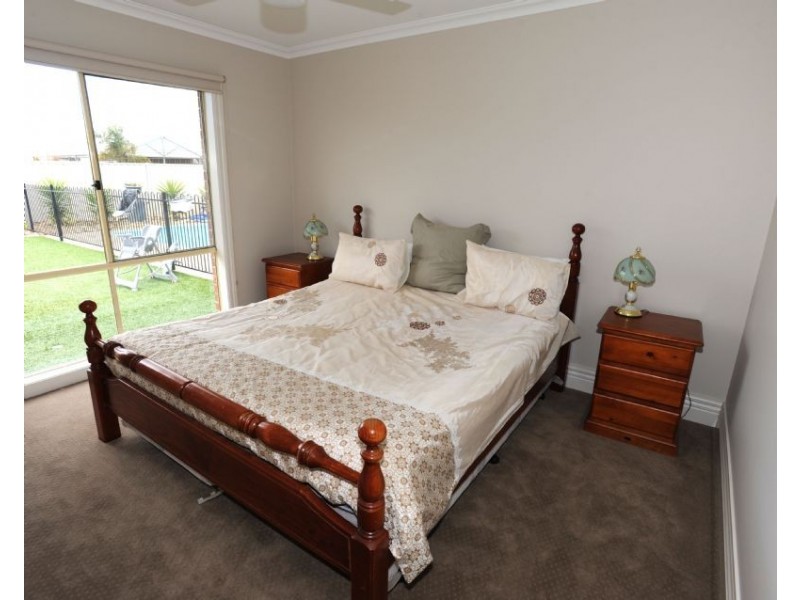 24 Kathryn Crescent, Yarrawonga VIC 3730