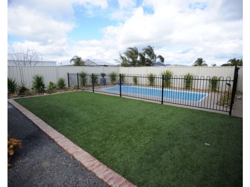 24 Kathryn Crescent, Yarrawonga VIC 3730