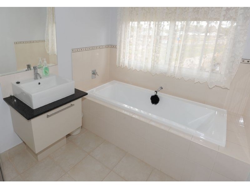 2 Heather Circuit, Mulwala NSW 2647