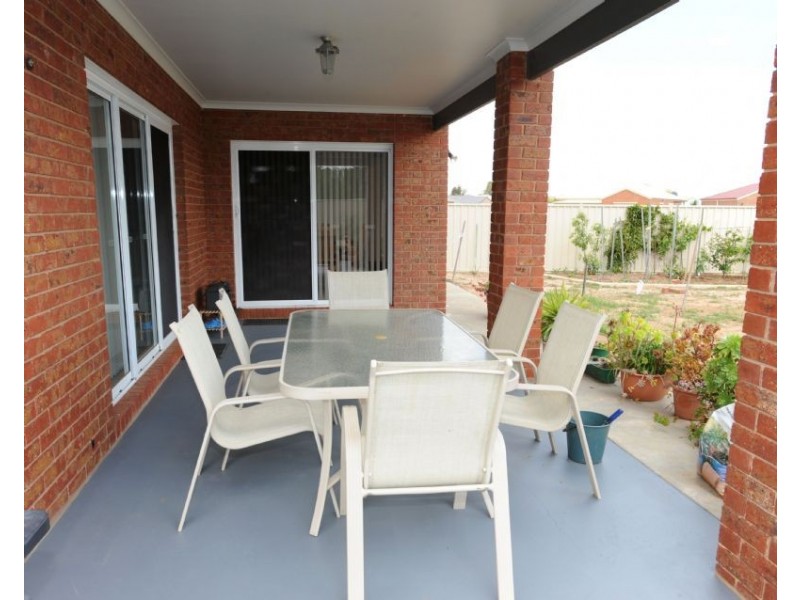 2 Heather Circuit, Mulwala NSW 2647