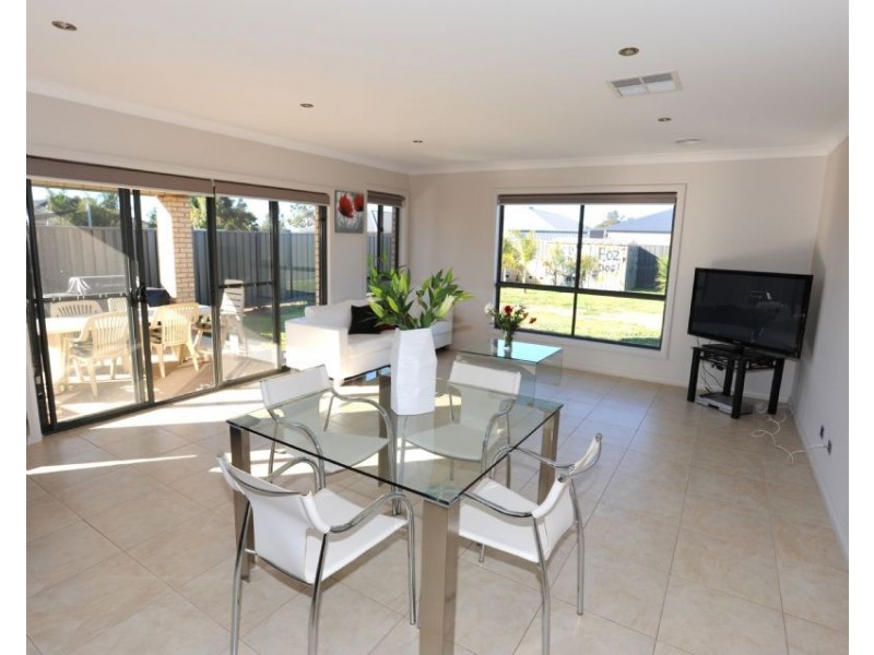 2C McCarthy Close, Yarrawonga VIC 3730