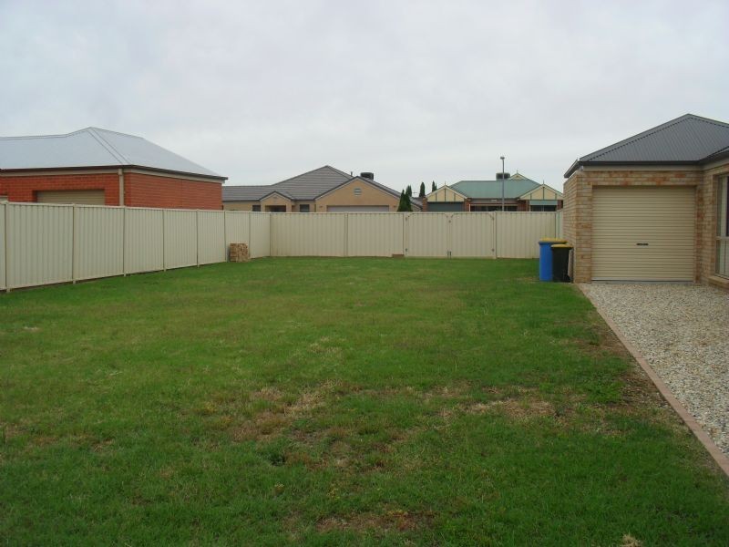 18 Madden Drive, Yarrawonga VIC 3730