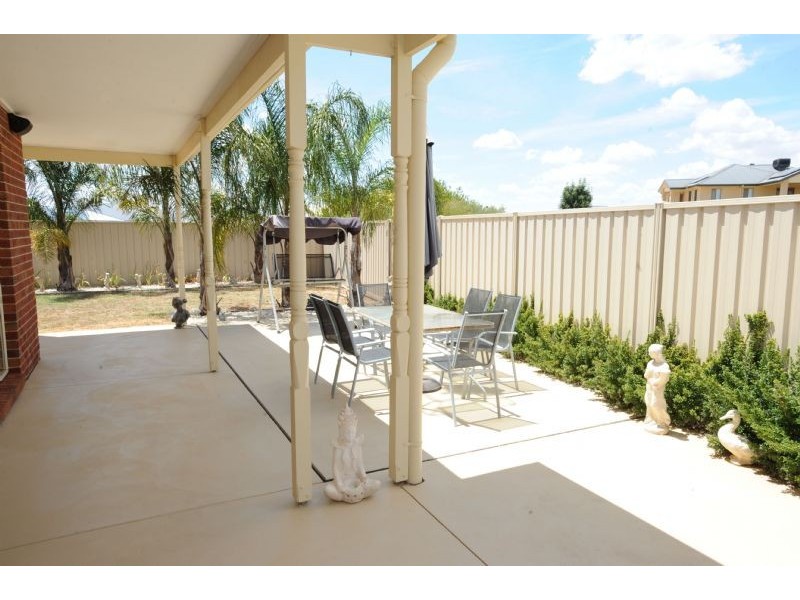 4 Derry Drive, Yarrawonga VIC 3730