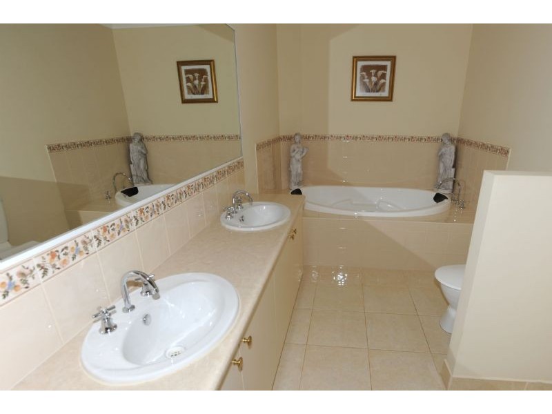 4 Derry Drive, Yarrawonga VIC 3730