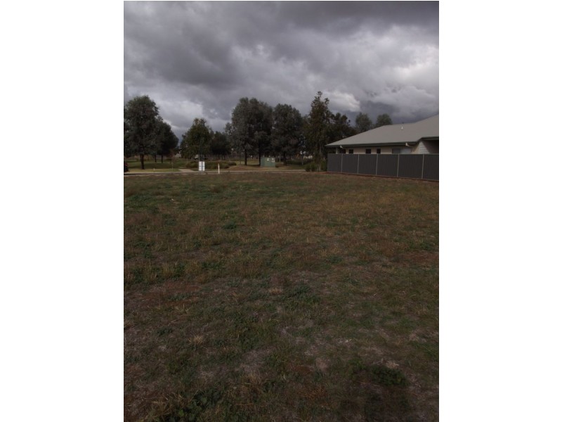 40 Phillip Hyland Drive Silverwoods, Yarrawonga VIC 3730