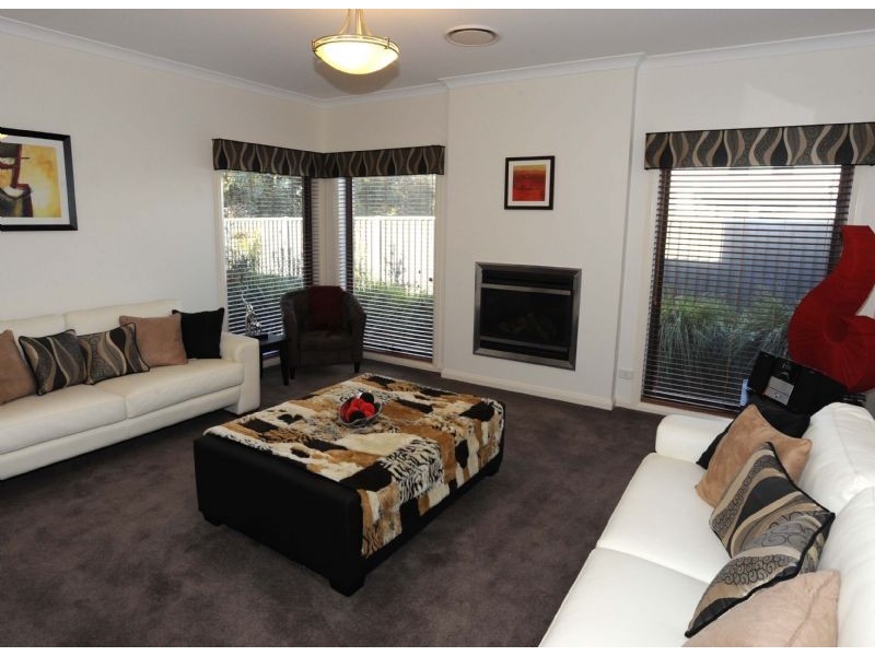 12 Robinson Way, Yarrawonga VIC 3730