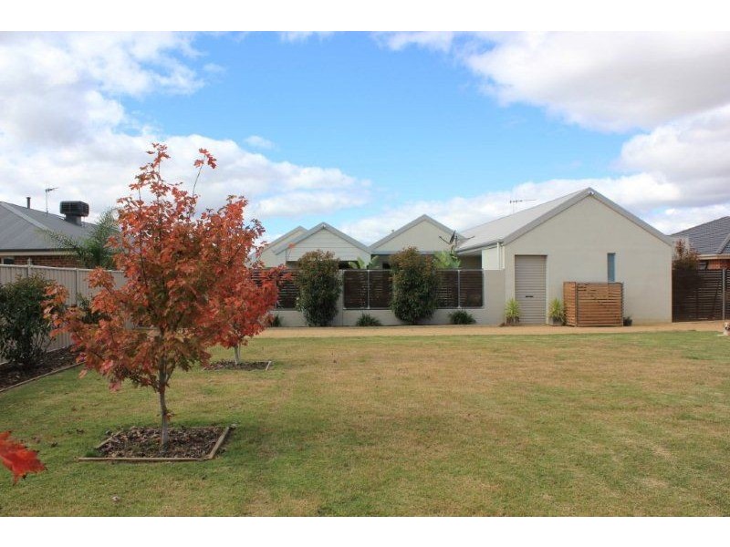 17 Fields Ave, Yarrawonga VIC 3730