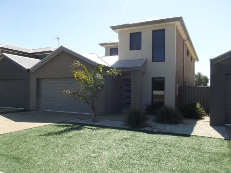 Townhouse-2/4 Luton Drive, Yarrawonga VIC 3730