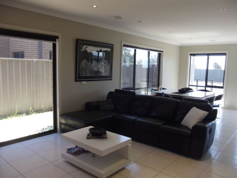 Townhouse-2/4 Luton Drive, Yarrawonga VIC 3730