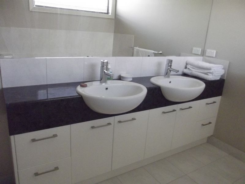 Townhouse-2/4 Luton Drive, Yarrawonga VIC 3730