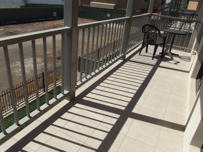 Townhouse-2/4 Luton Drive, Yarrawonga VIC 3730