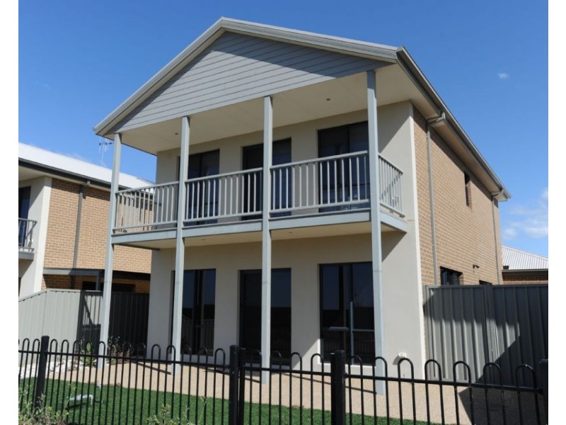 Townhouse-2/4 Luton Drive, Yarrawonga VIC 3730