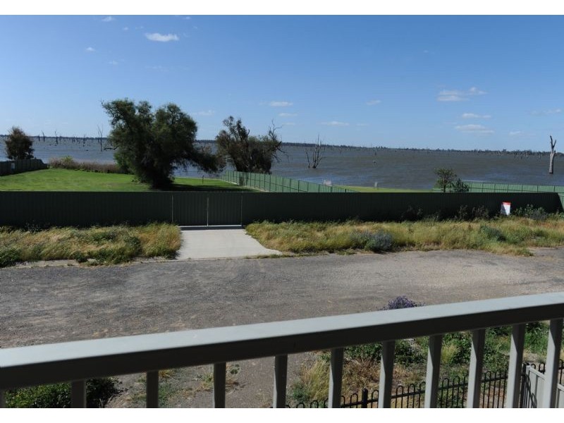 Townhouse-2/4 Luton Drive, Yarrawonga VIC 3730