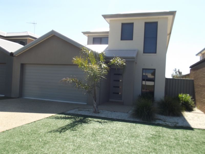 2/4 Luton Dve, Yarrawonga VIC 3730