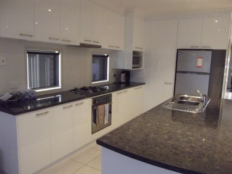 2/4 Luton Dve, Yarrawonga VIC 3730