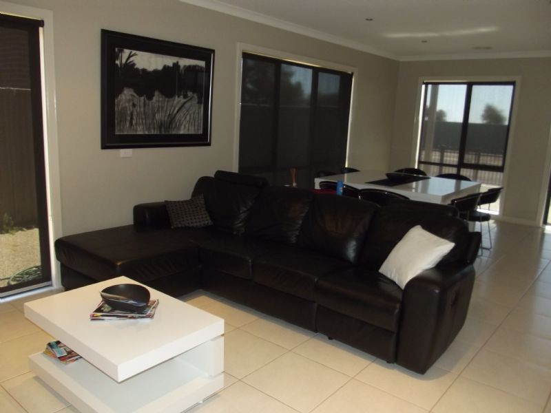 2/4 Luton Dve, Yarrawonga VIC 3730