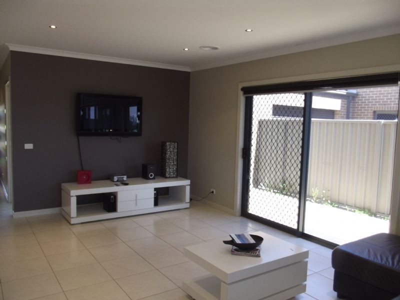 2/4 Luton Dve, Yarrawonga VIC 3730