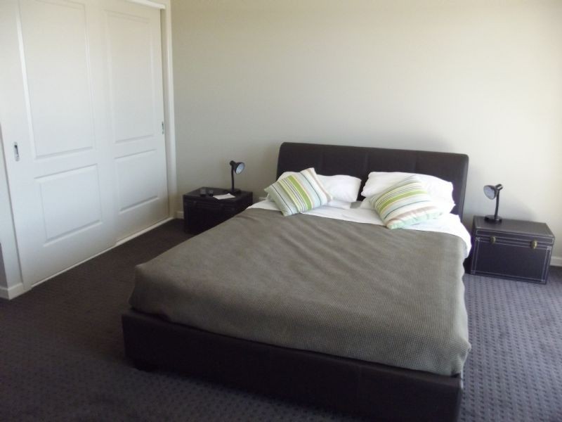 2/4 Luton Dve, Yarrawonga VIC 3730