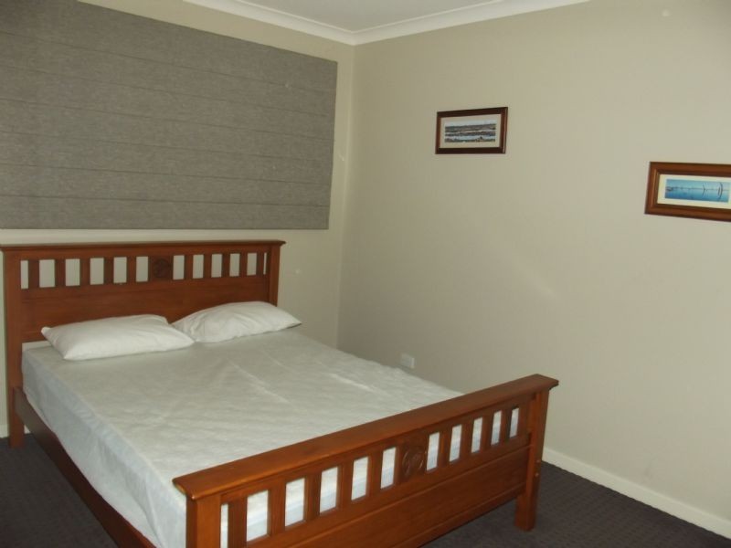 2/4 Luton Dve, Yarrawonga VIC 3730