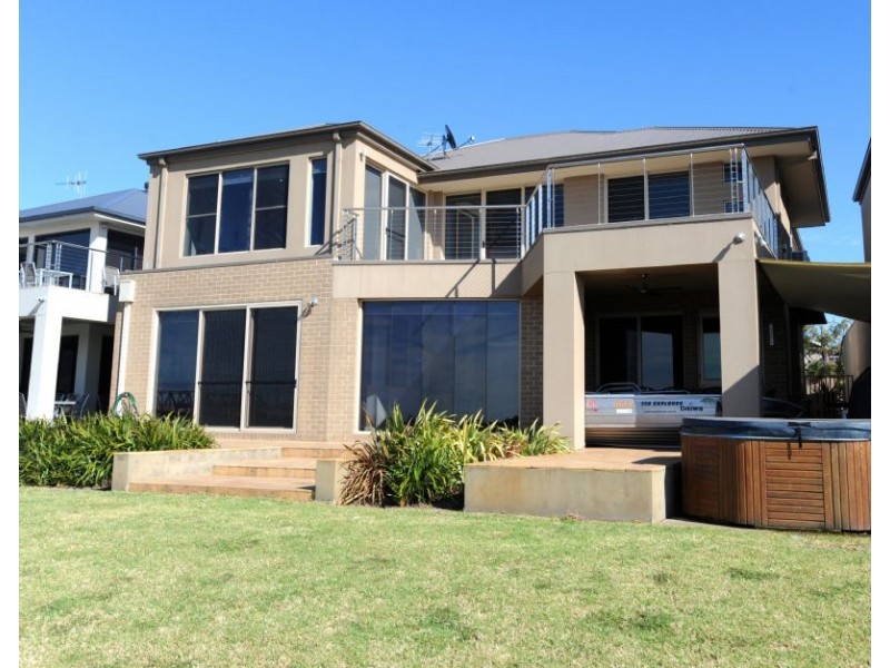 Waterfront Property-26 Cypress Drive, Mulwala NSW 2647