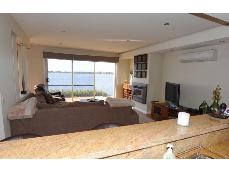 Waterfront Property-26 Cypress Drive, Mulwala NSW 2647