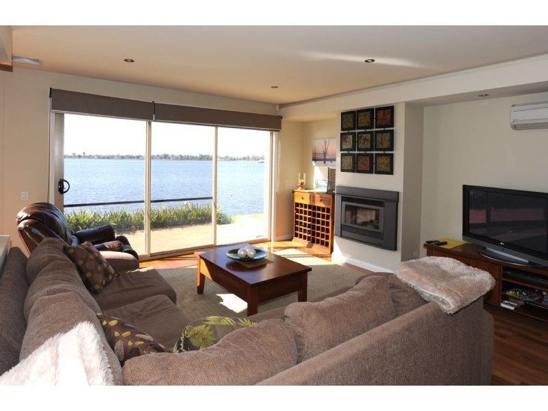 Waterfront Property-26 Cypress Drive, Mulwala NSW 2647
