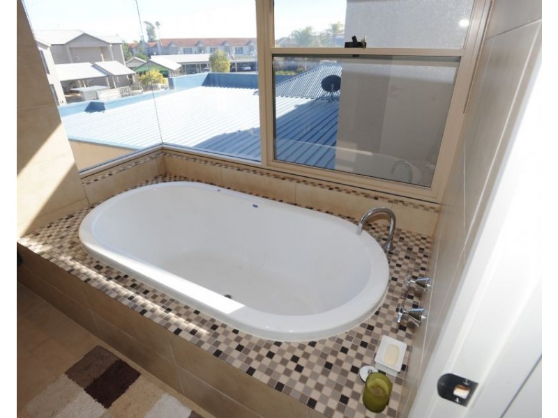 Waterfront Property-26 Cypress Drive, Mulwala NSW 2647