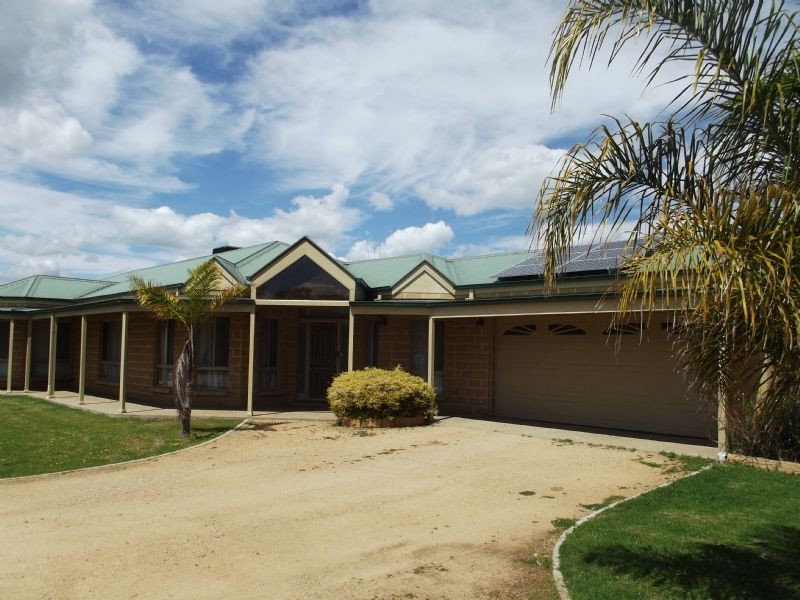 15 Somerset Dve, Yarrawonga VIC 3730
