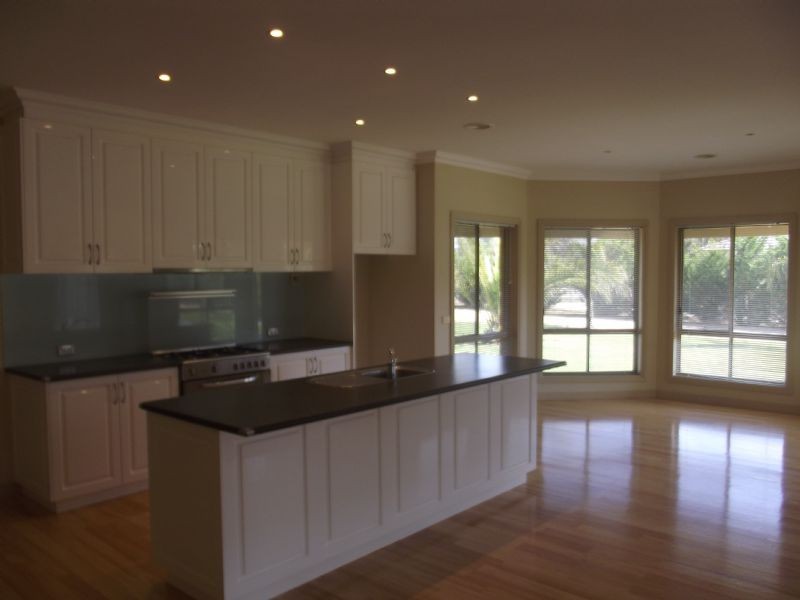 15 Somerset Dve, Yarrawonga VIC 3730