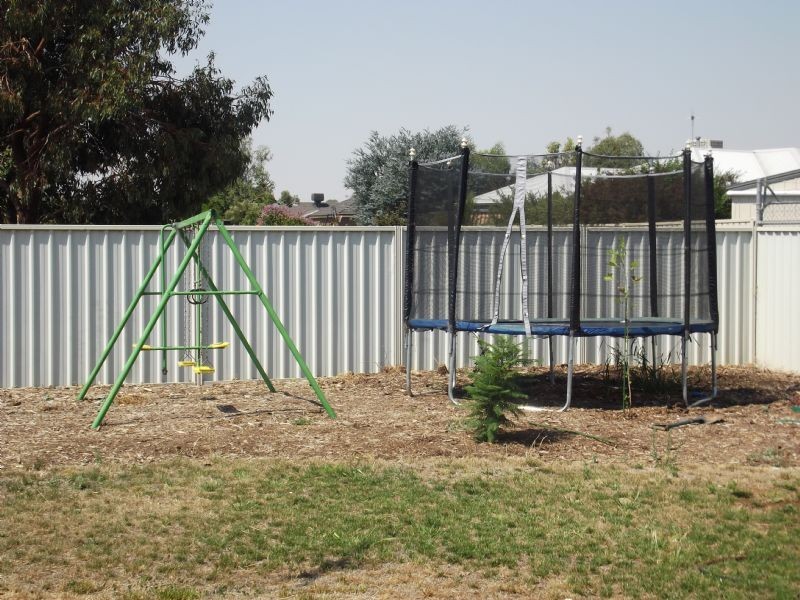 13 Parson Cres, Yarrawonga VIC 3730