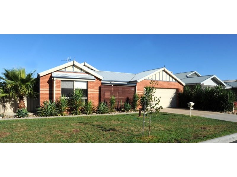 11 Champagne Crescent, Yarrawonga VIC 3730