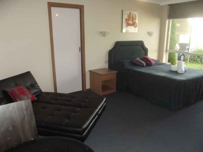 A & B/43 Cypress Drive, Mulwala NSW 2647