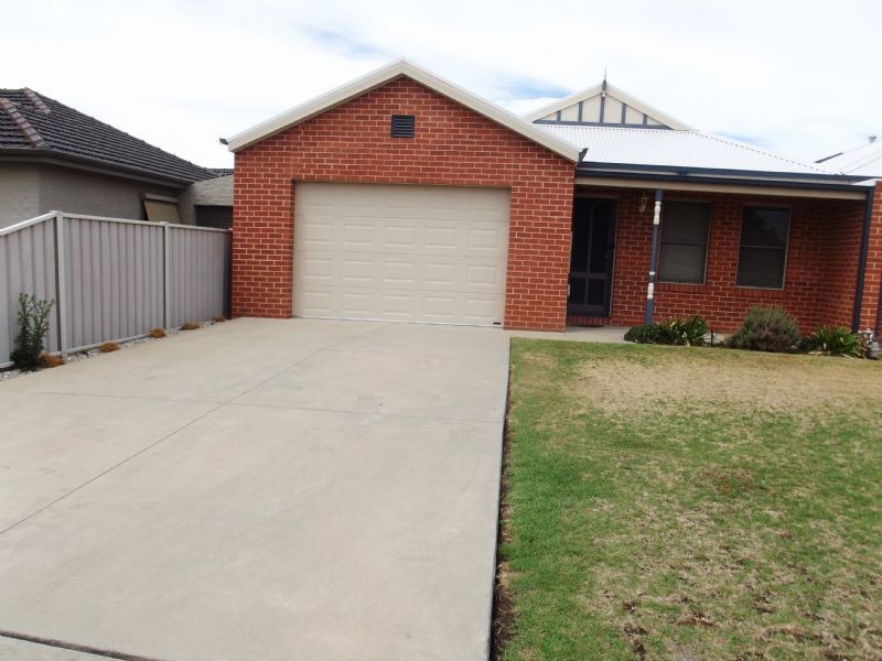 1 & 2/5 Hawkins Drive, Yarrawonga VIC 3730