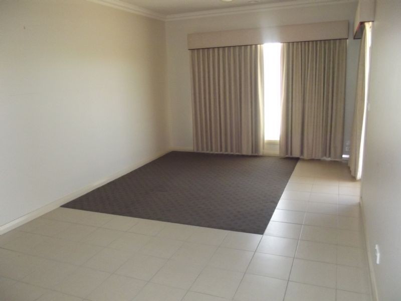 2/5 Hawkins Drive, Yarrawonga VIC 3730