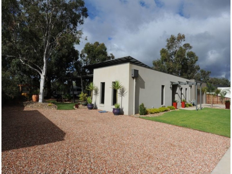 4 19-21 Luton Drive, Yarrawonga VIC 3730