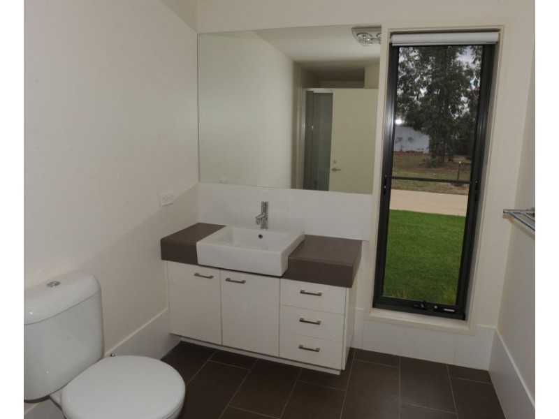 4 19-21 Luton Drive, Yarrawonga VIC 3730