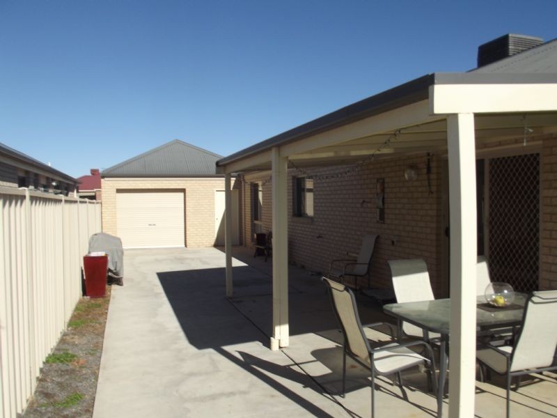 21 Steneker Cresent, Yarrawonga VIC 3730