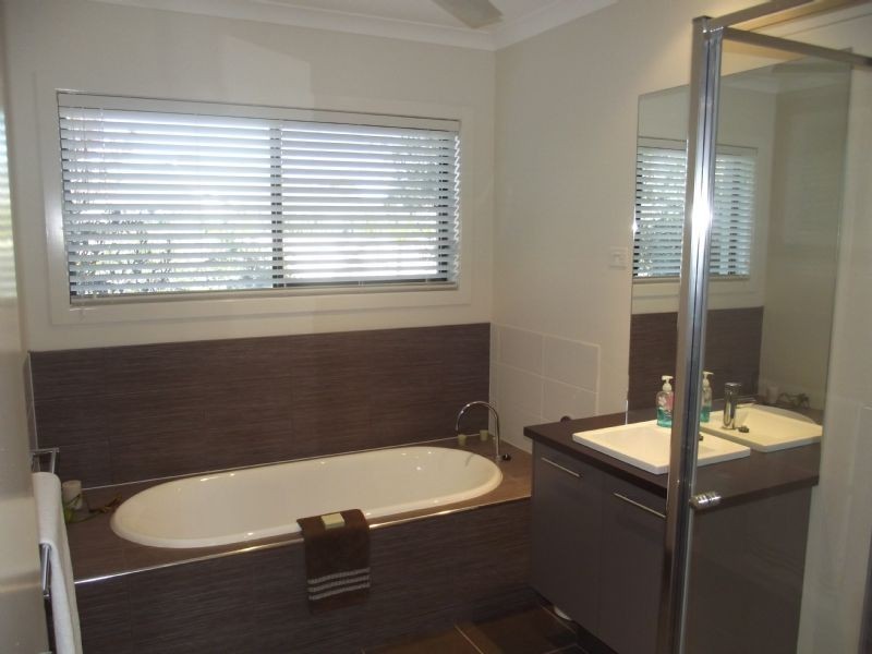 27 Kathryn Cres, Yarrawonga VIC 3730