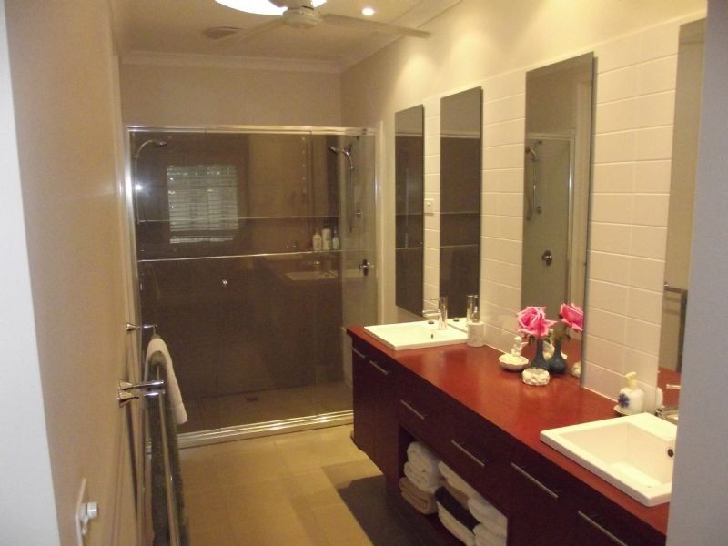 27 Kathryn Cres, Yarrawonga VIC 3730