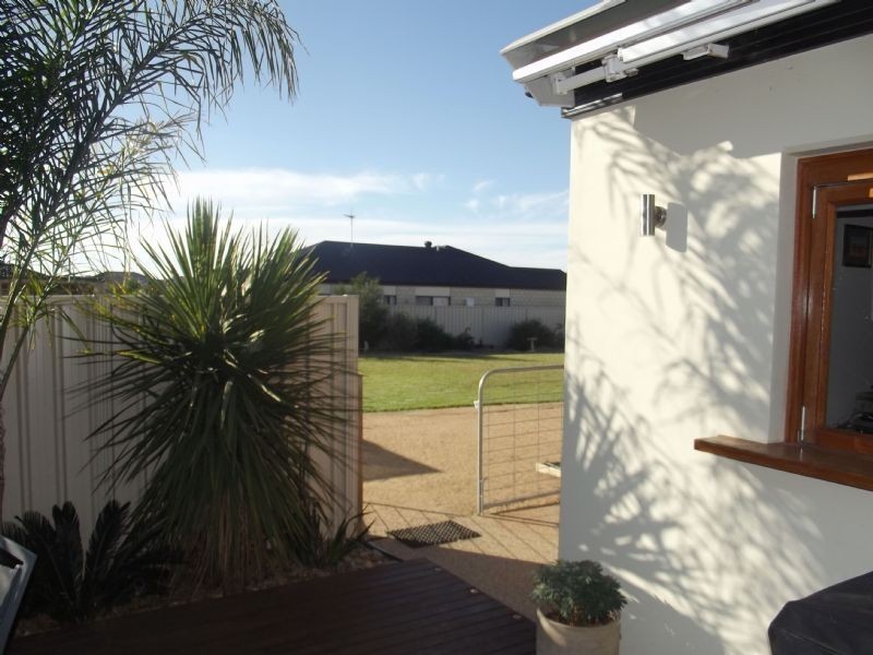 27 Kathryn Cres, Yarrawonga VIC 3730