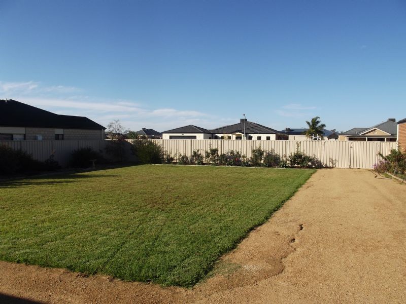 27 Kathryn Cres, Yarrawonga VIC 3730