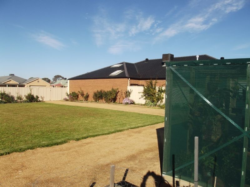 27 Kathryn Cres, Yarrawonga VIC 3730