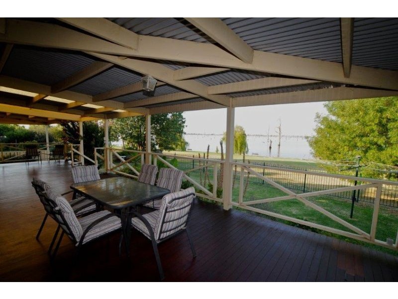 Waterfront Property-60 Stevenson Court, Yarrawonga VIC 3730