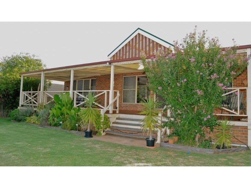 Waterfront Property-60 Stevenson Court, Yarrawonga VIC 3730