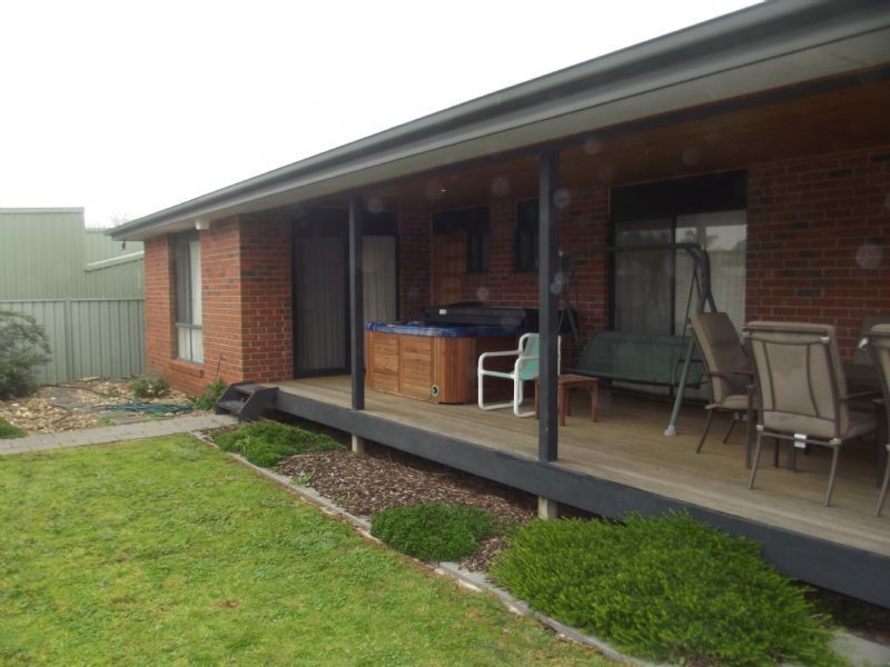 8 McCarthy Close, Yarrawonga VIC 3730