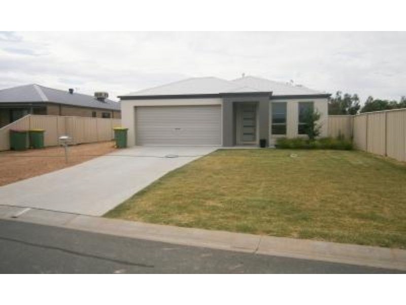 17 Heather Curcuit, Mulwala NSW 2647