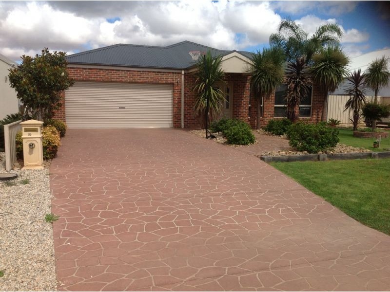 19 Fields Ave, Yarrawonga VIC 3730