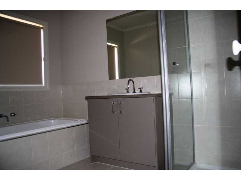 36 Phillip Hyland Drive, Yarrawonga VIC 3730